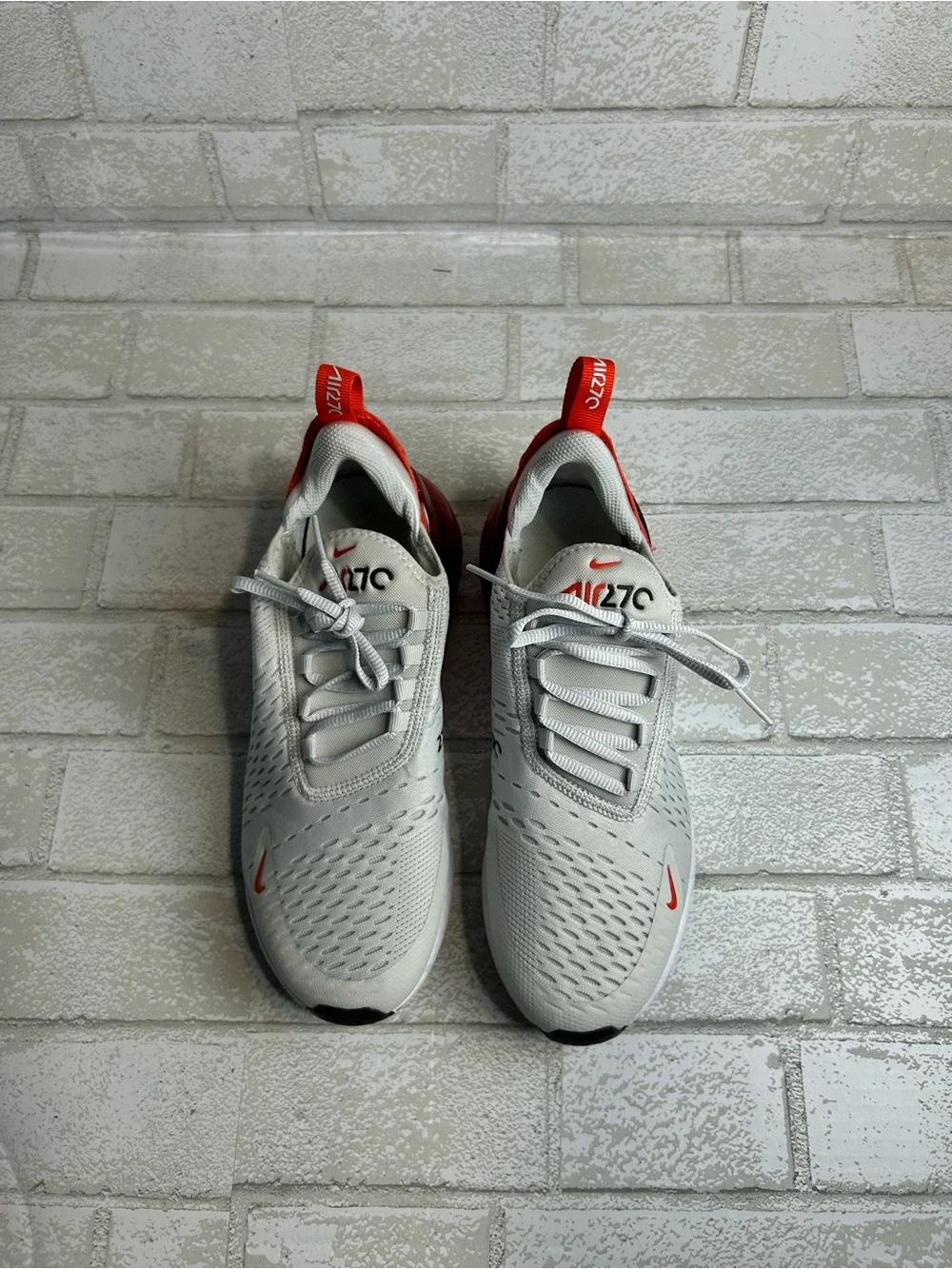 Nike Air Max 270 White with Red Accents Sneakers Y7 Woman’s 8.5